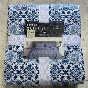 King Quilt Set in Blue & White
